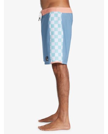 Hombre con bañador boardshort Quiksilver Original Arch 18" Azul 