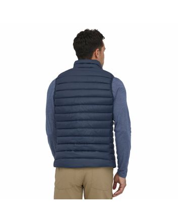 Hombre con chaleco acolchado impermeable Patagonia Down Sweater Vest azul marino 