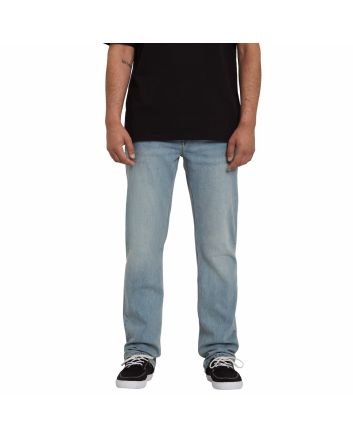 Hombre con Pantalón Vaquero Volcom Solver Denim Worker Indigo Vintage azul