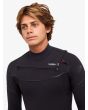 Hombre con Quiksilver Marathon Sessions 4/3mm Chest Zip traje de neopreno negro cremallera en el pecho