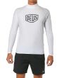 Hombre con Licra Surf de manga larga Deus Ex Machina Baylands Shield Rash Vest UPF 50 Blanca