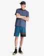Hombre con Bañador de alto rendimiento Billabong Burleigh Pro 18 Real Teal performance fit