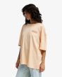 Mujer con Camiseta de manga corta Billabong Waterfall color melocotón lateral