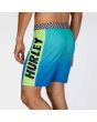 Hombre con bañador Hurley Phantom Fastlane Flashback 18" azul y verde lateral