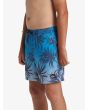 Niño con bañador Quiksilver Everyday Mix Volley 14'' Azul con estampado tropical cintura