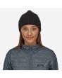 Mujer con Gorro de lana Patagonia Brodeo Beanie Negro Unisex