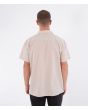 Hombre con Camisa de manga corta Hurley Woven Low Tide Bone Beige posterior
