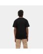 Hombre con Camiseta de manga corta Carhartt WIP Chase Negra con logo dorado posterior