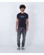 Hombre con camiseta de manga corta Hurley Oceancare Tour negra frontal 