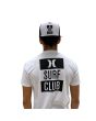 Hombre con camiseta de manga corta Hurley Surf Club blanca detalle logo