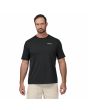 Hombre con camiseta de manga corta Patagonia P-6 Logo Responsibili-Tee Negra Talla XL frontal