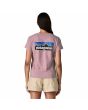 Mujer con Camiseta Patagonia P-6 Logo Responsibili-Tee Violeta