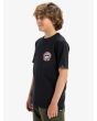 Niño con camiseta Ev Times Up Quiksilver negra lateral