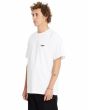 Hombre con Camiseta Volcom Pistol Stone Blanca lateral