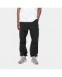Hombre con pantalón Carhartt WIP Cargo Jogger Negro
