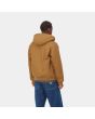 Hombre con cazadora Carhartt WIP Active Jacket Winter Marrón posterior