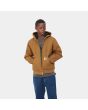 Hombre con cazadora Carhartt WIP Active Jacket Winter Marrón 