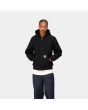Hombre con Chaqueta de invierno con capucha Carhartt WIP Active Jacket (Winter) Negra bolsillos