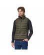 Hombre con chaleco acolchado impermeable Patagonia Down Sweater Vest Basin Green  