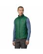 Hombre con chaleco acolchado e impermeable plegable Patagonia Nano Puff Vest Verde