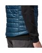 Hombre con chaleco acolchado impermeable Patagonia Nano Puff Lagom Blue Azul lateral
