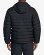 Hombre con Chaqueta acolchada e impermeable con capucha RVCA Packable Puffa Negra posterior
