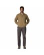 Hombre con Chaqueta ligera Patagonia Isthmus Unlined Jacket caqui regular fit