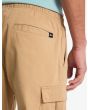 Hombre con pantalón Quiksilver Taxer Regular Cargo Caqui bolsillos