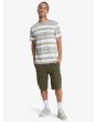 Hombre con bermudas Quiksilver Crucial Battle Cargo Verdes corte recto
