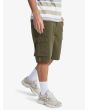 Hombre con bermudas Quiksilver Crucial Battle Cargo Verdes lateral