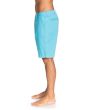 Hombre con Bermudas tipo chino Quiksilver Everyday 20" azules  izquierda