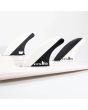 Quillas para tabla de surf FCS II Mick Fanning Performance Core Tri Fins blanco y negro Talla M inboard