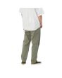 Hombre con Pantalón Carhartt WIP Flint Pant Park Garment Dyed posterior