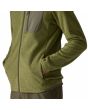 Hombre con chaqueta técnica de forro polar Patagonia Air Fleece Jacket Verde Alcaparra bolsillos laterales