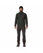 Hombre con chaqueta técnica de forro polar Patagonia Air Fleece Jacket Verde slim fit