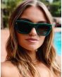 Mujer con Gafas de sol I-SEA Ivy Kale/Green Polarized 