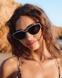 Mujer con Gafas de sol polarizadas I-SEA Suki Black-Smoke diseño cat-eye