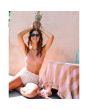Mujer con piña y gafas de sol polarizadas I-SEA Andie Kale-Plum
