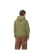 Hombre con sudadera de capucha Carhartt WIP Hooded Carhartt Sweatshirt Verde Militar con logo violeta posterior