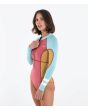 Mujer con Traje de surf de primavera con manga larga y cremallera frontal Hurley Air 2mm Spiced Coral 
