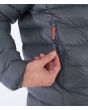 Hombre con Chaqueta acolchada con capucha Hurley Cayuga Puffer Jacket Dark Stone Grey bolsillo cerrado