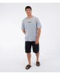 Hombre con camiseta Hurley Etam Scar Gris corte loose