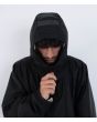 Hombre con Chubasquero largo tipo poncho cambiador Hurley Ice Poncho Sherpa negro cremallera