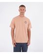 Hombre con Camiseta Hurley Printing Press Evy Beach Clay