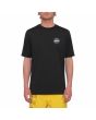 Hombre con camiseta de protección solar UV 50 Volcom Stone Stamp Negra frontal