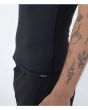 Hombre con licra de surf de manga corta Hurley One and Only Quickdry Rashguard UPF 50+ Negra etiqueta