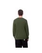 Hombre con jersey de lana Carhartt WIP Madison Sweater verde estragón con logo negro posterior