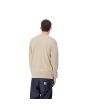 Hombre con jersey de lana Carhartt WIP Madison Sweater Beige con logo negro posterior