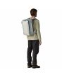 Hombre con Mochila Convertible Patagonia Black Hole Mini MLC 30L Blanco Birch White unisex espalda