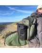 Hombre con Mochila FCS Mission 3.0 Backpack 40L Verde Alpine Lifestyle sistema modulink